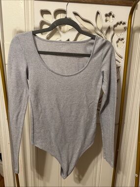 American Eagle Outfitters Light Gray Scoop Neck Long-Sleeve Bodysuit